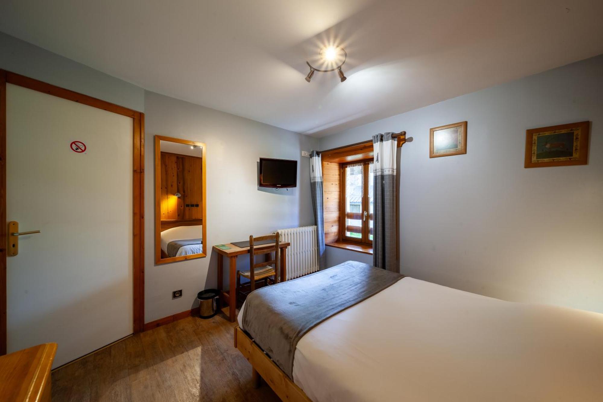 Auberge Des Montauds - Hotel & Restaurant فيلارد دي لانس الغرفة الصورة