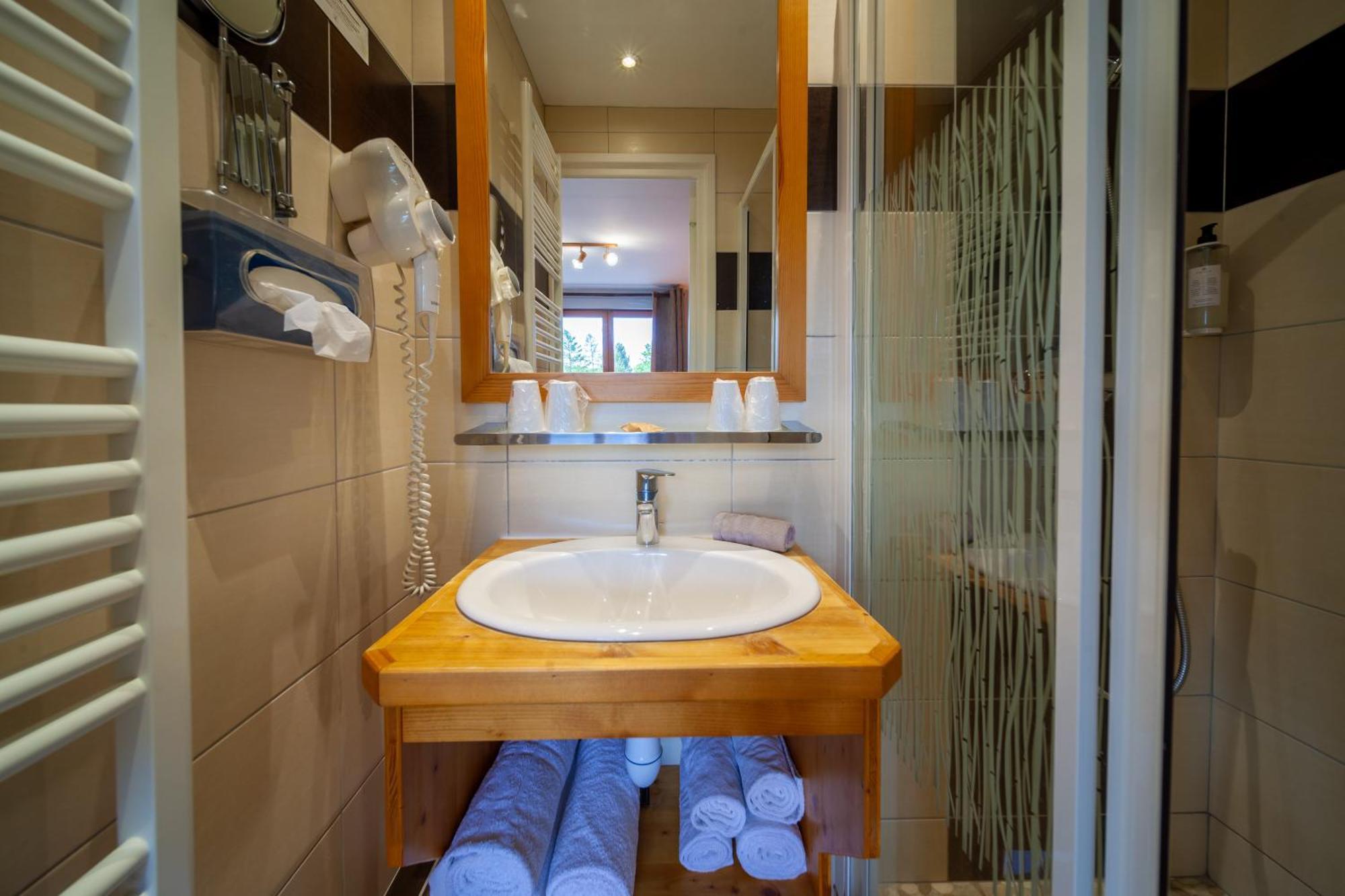 Auberge Des Montauds - Hotel & Restaurant فيلارد دي لانس الغرفة الصورة
